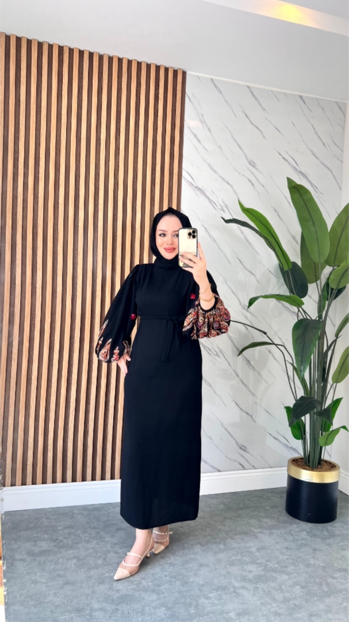 Balon Kollu Nakışlı Elbise