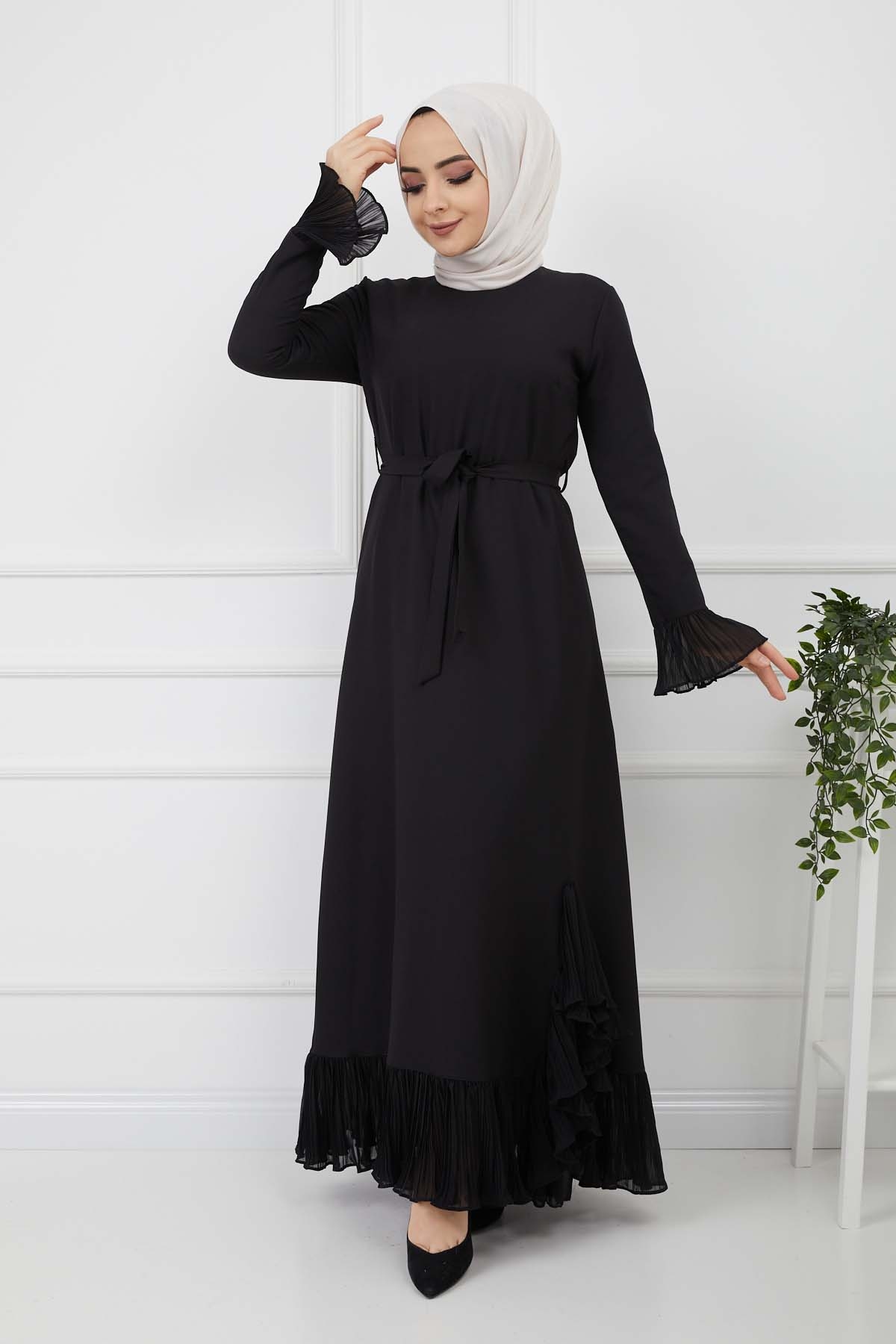 Pilise Detaylı Elbise - Siyah
