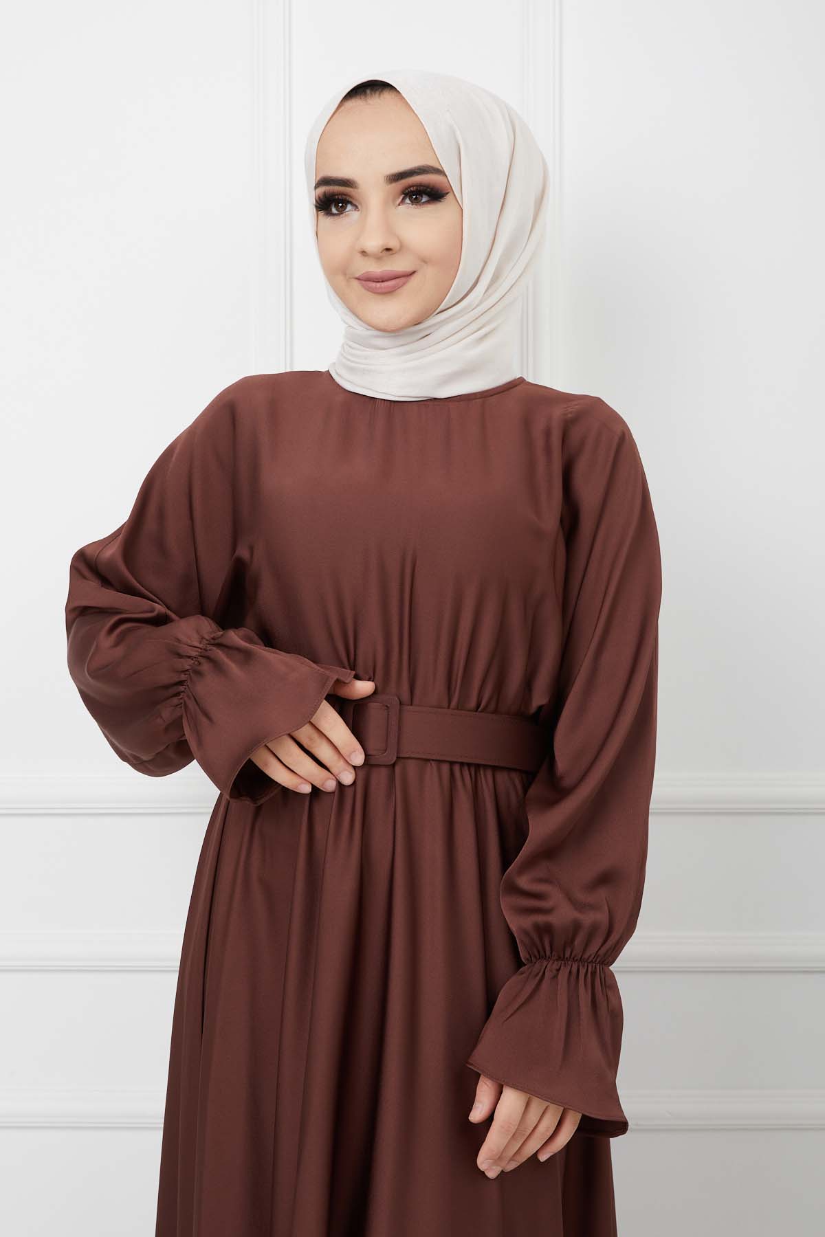 Kemerli Saten Elbise Acı Kahve Moda Mesra